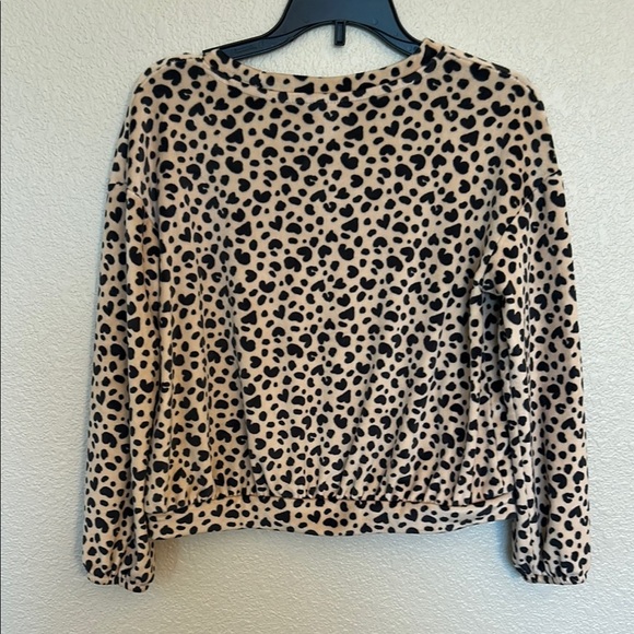 Girls leopard long sleeve velour top size medium (8). - Picture 3 of 5